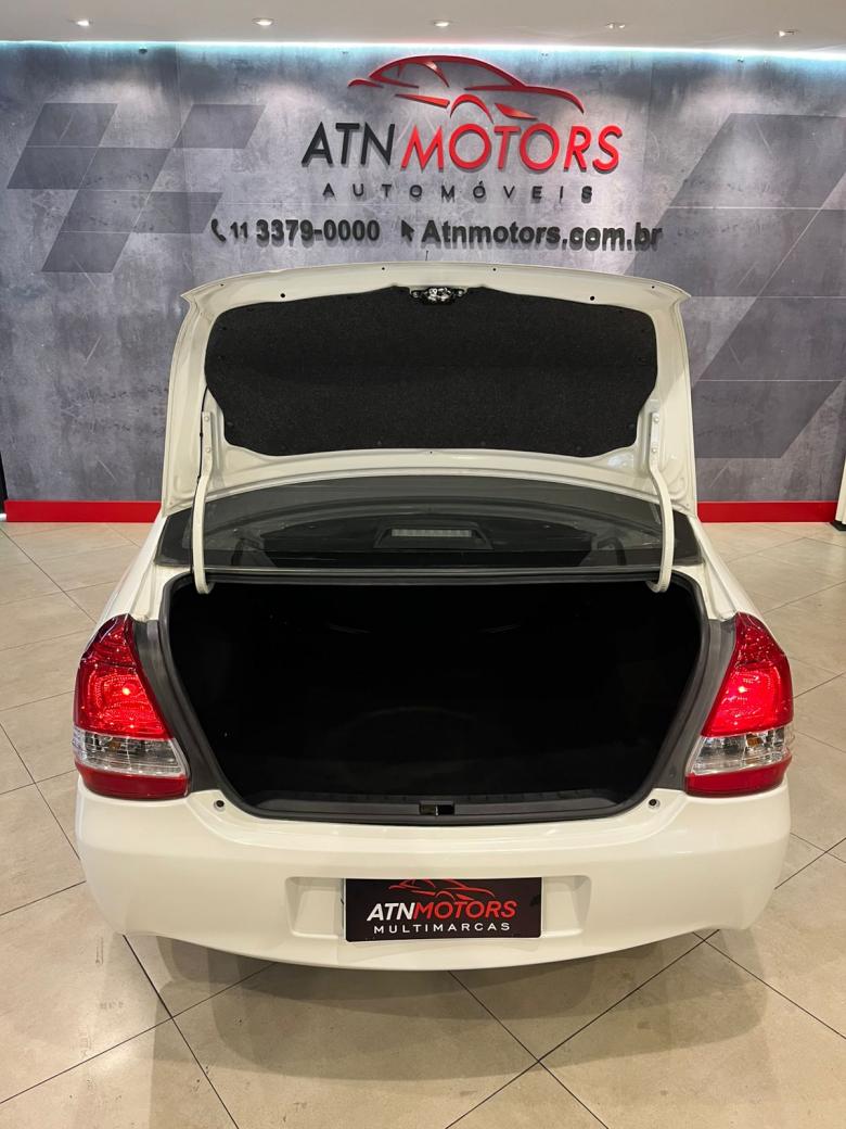 Toyota - ETIOS XS Sedan1.5 Flex 16V 4p Mec.  Gasolina