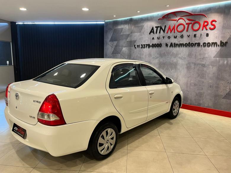 Toyota - ETIOS XS Sedan1.5 Flex 16V 4p Mec.  Gasolina