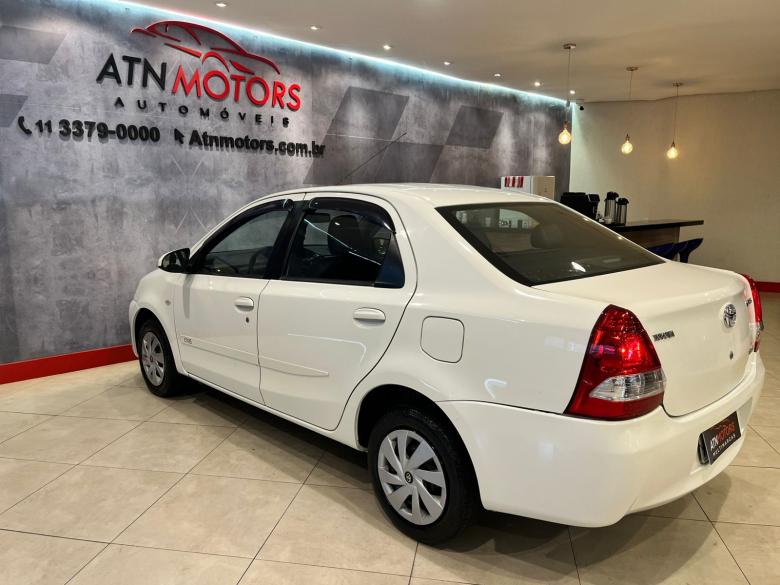 Toyota - ETIOS XS Sedan1.5 Flex 16V 4p Mec.  Gasolina