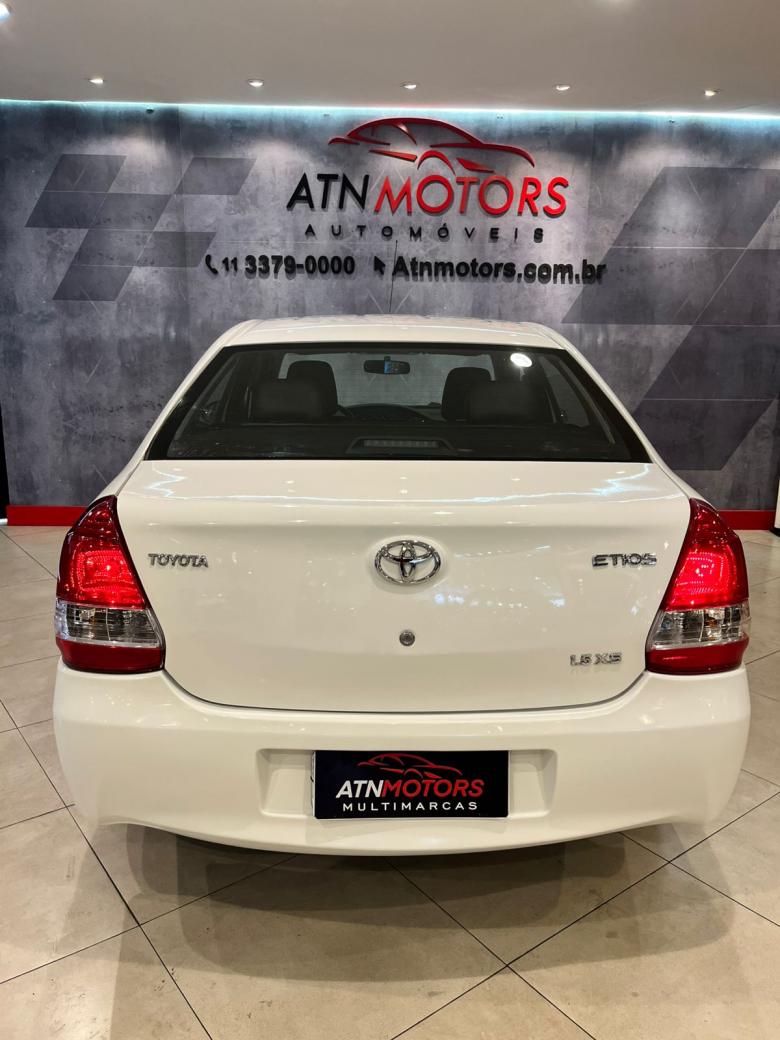 Toyota - ETIOS XS Sedan1.5 Flex 16V 4p Mec.  Gasolina