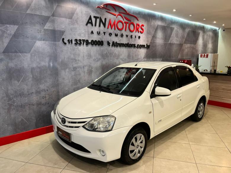 Toyota - ETIOS XS Sedan1.5 Flex 16V 4p Mec.  Gasolina