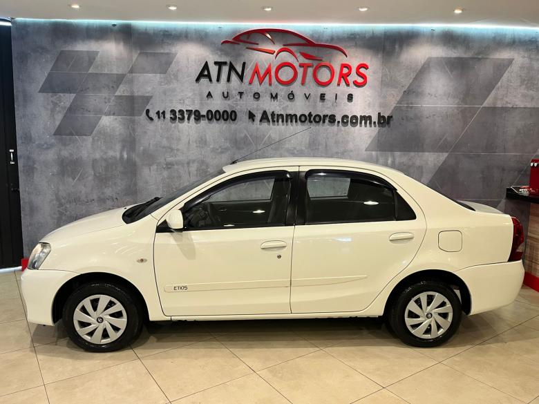 Toyota - ETIOS XS Sedan1.5 Flex 16V 4p Mec.  Gasolina