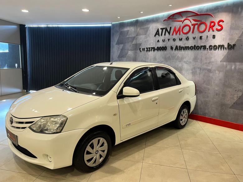 Toyota - ETIOS XS Sedan1.5 Flex 16V 4p Mec.  Gasolina