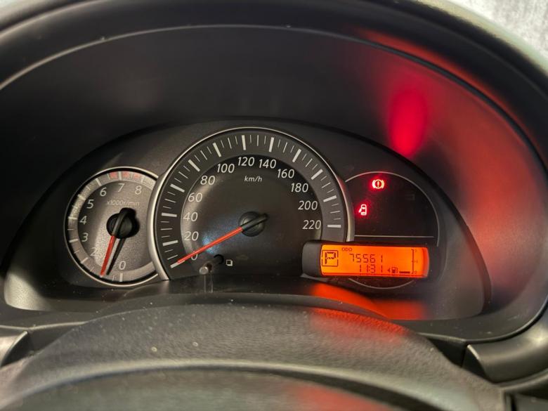 Nissan - MARCH SL 1.6 SV