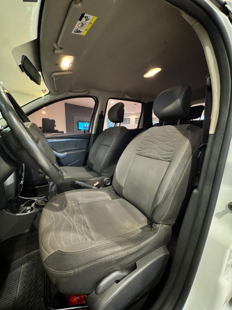 Renault - DUSTER 1.6  TECHROAD 