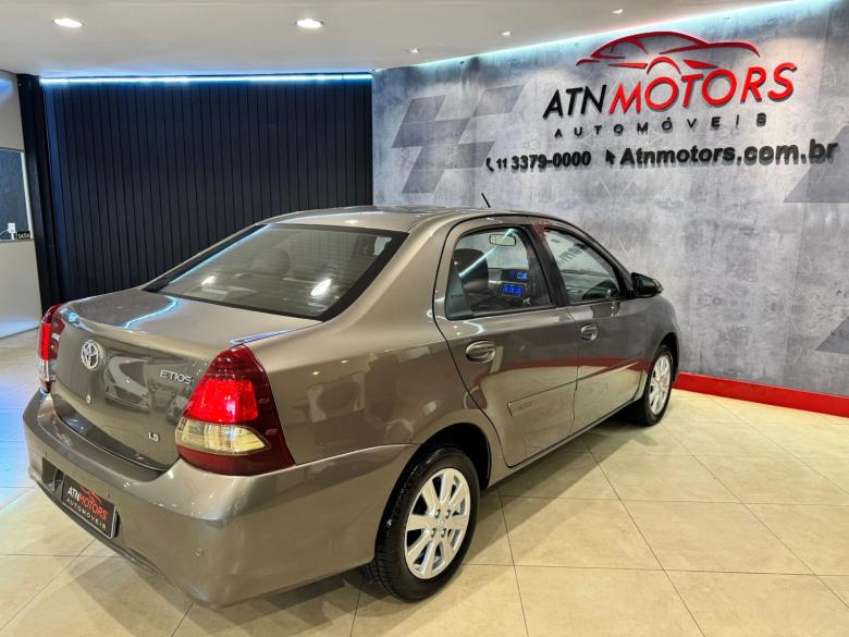 Toyota - ETIOS X SEDAN 