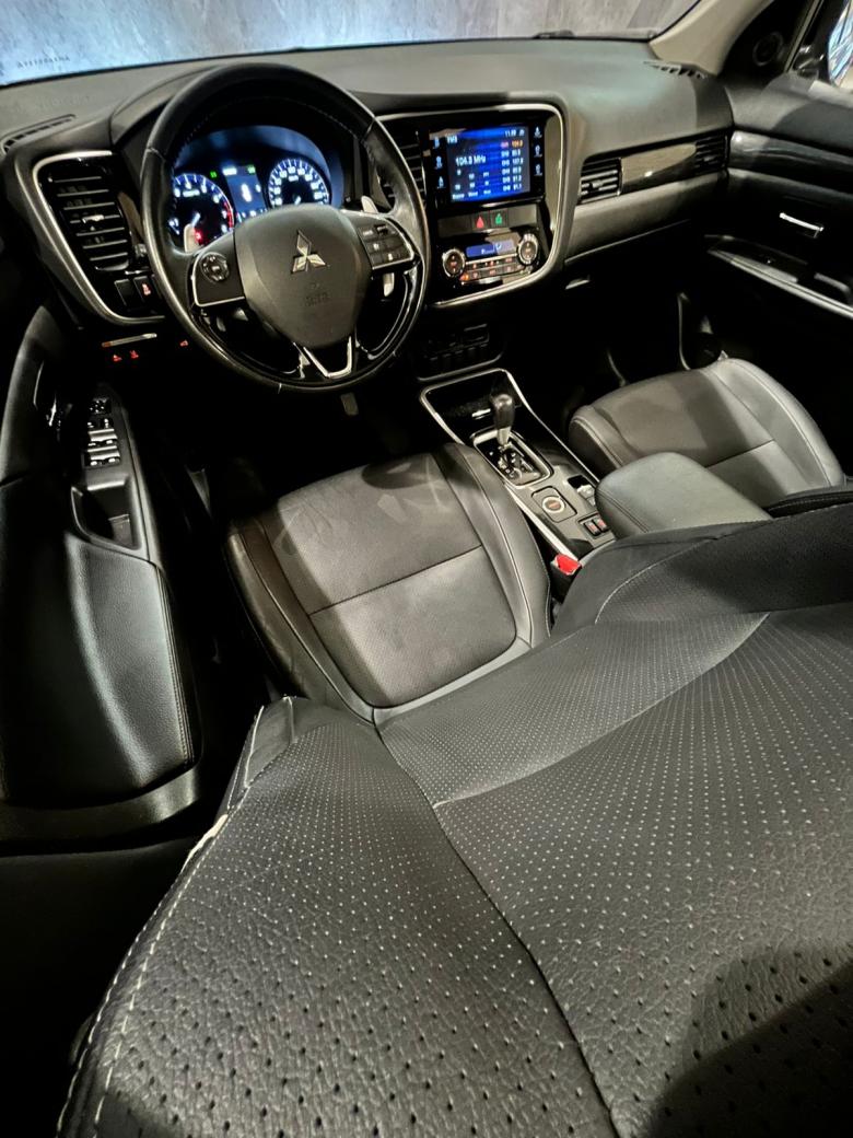 Mitsubishi - MMC OUTLANDER 3.0 GT 