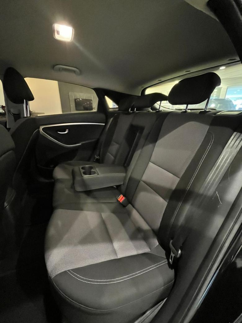 Hyundai - i30 1.6 automatico
