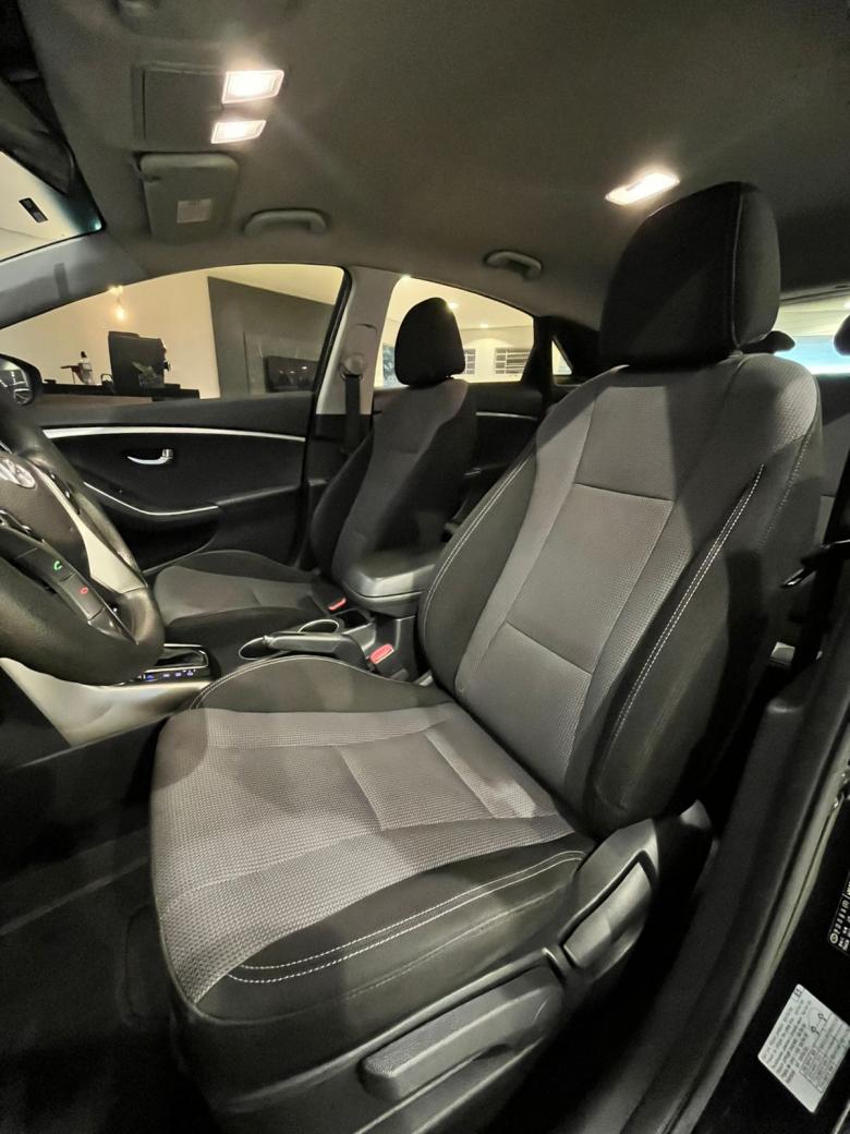 Hyundai - i30 1.6 automatico