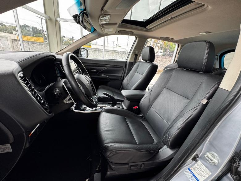 Mitsubishi - OUTLANDER COMFORT 2.0