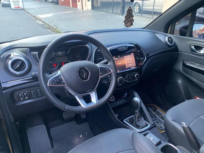 Renault - CAPTUR Intense 1.3 TB 16V Flex 5p Aut.  Gasolina