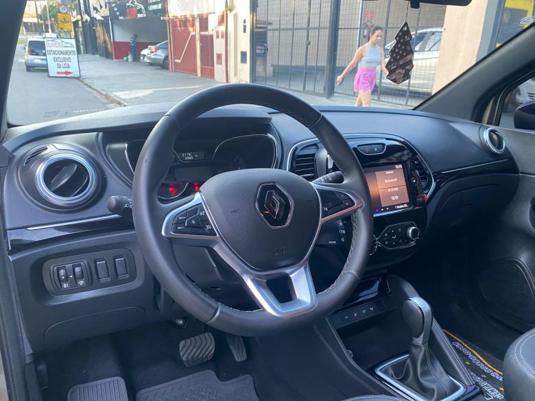Renault - CAPTUR Intense 1.3 TB 16V Flex 5p Aut.  Gasolina