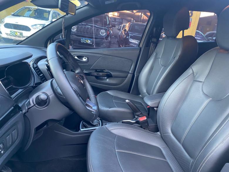 Renault - CAPTUR Intense 1.3 TB 16V Flex 5p Aut.  Gasolina