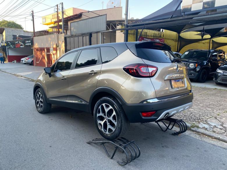 Renault - CAPTUR Intense 1.3 TB 16V Flex 5p Aut.  Gasolina