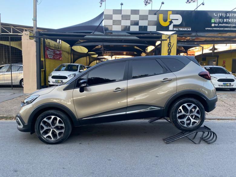 Renault - CAPTUR Intense 1.3 TB 16V Flex 5p Aut.  Gasolina