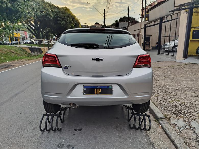 GM - Chevrolet - ONIX HATCH 1.0 12V Flex 5p Mec.  Gasolina
