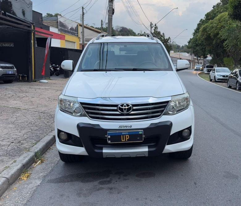 TOYOTA - Toyota/Hilux SW4 SR 4X2 2.7 Flex 16v Aut / 5 lugares