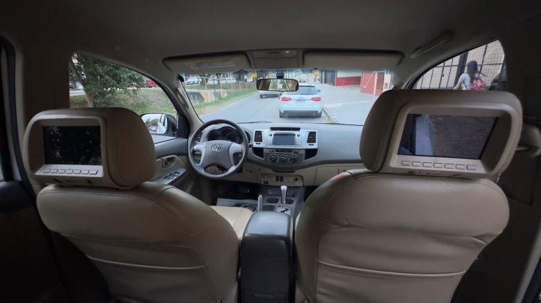 TOYOTA - Toyota/Hilux SW4 SR 4X2 2.7 Flex 16v Aut / 5 lugares