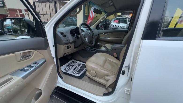 TOYOTA - Toyota/Hilux SW4 SR 4X2 2.7 Flex 16v Aut / 5 lugares