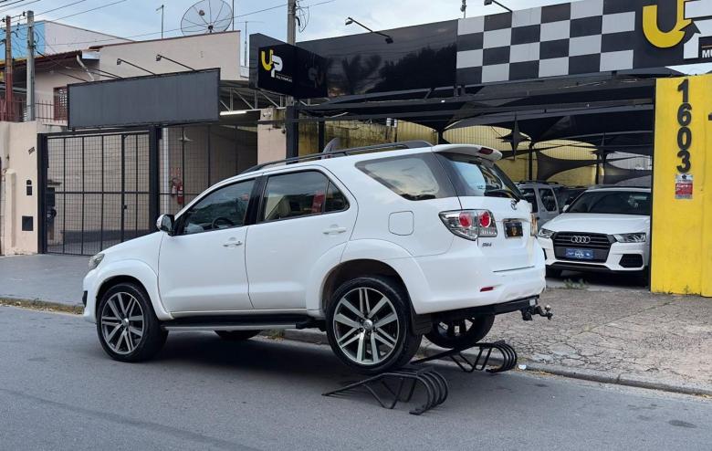 TOYOTA - Toyota/Hilux SW4 SR 4X2 2.7 Flex 16v Aut / 5 lugares