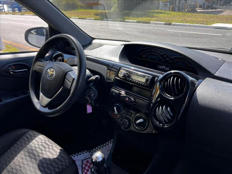 Toyota - Toyota Yaris XLS Connect 2020