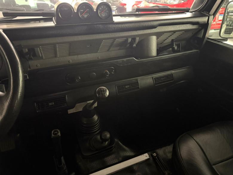 Land Rover - DEFENDER SW110 5L