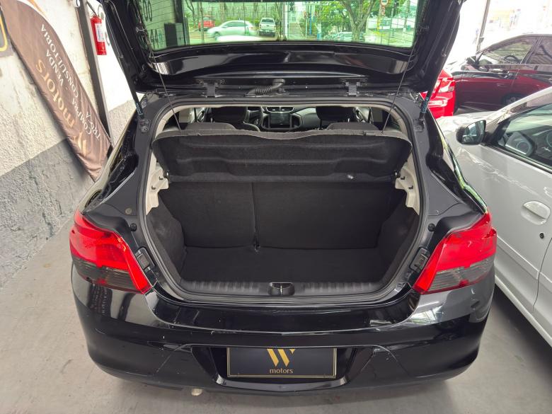 GM - Chevrolet - Onix LT 1.4 Mamual