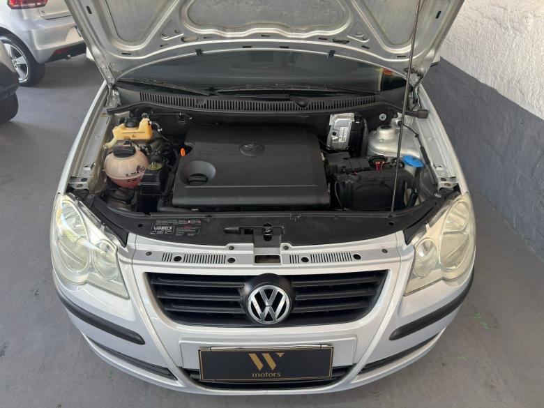 VW - VolksWagen - POLO SEDAN 1.6 Mi 