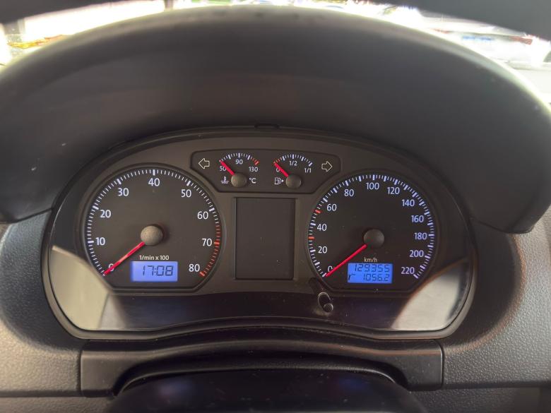 VW - VolksWagen - POLO SEDAN 1.6 Mi 