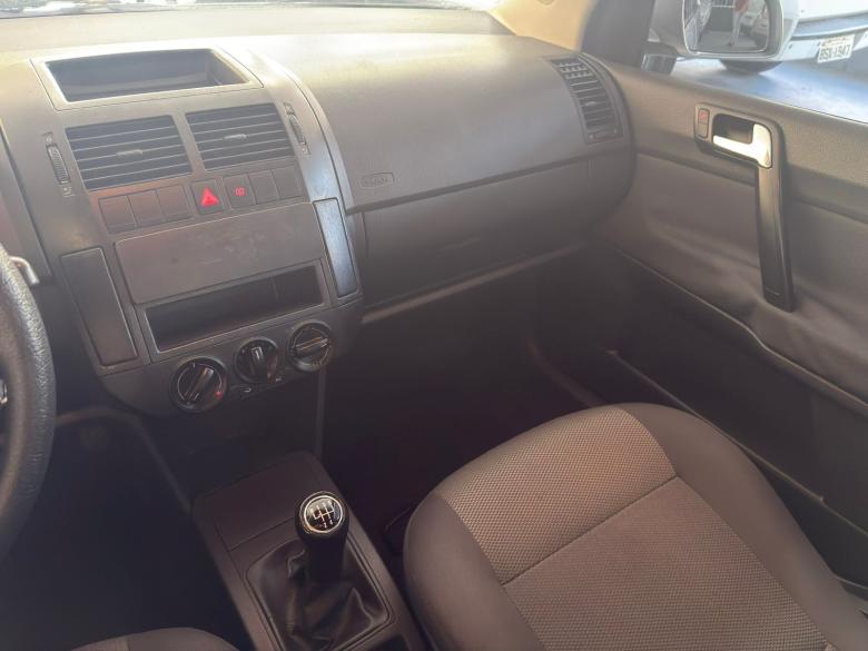 VW - VolksWagen - POLO SEDAN 1.6 Mi 