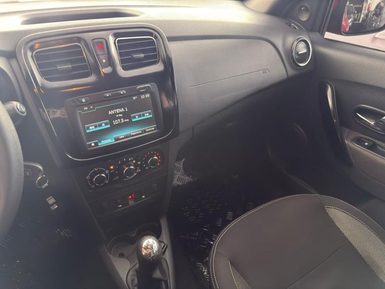 Renault - SANDERO ZEN 1.6 MANUAL