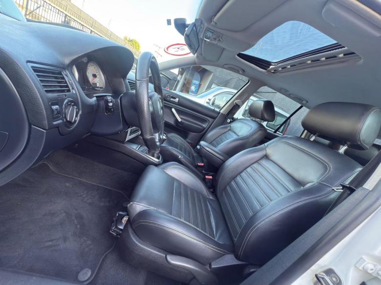 VW - VolksWagen - GOLF 1.6 SPORTLINE