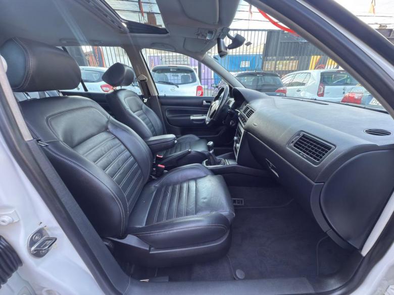 VW - VolksWagen - GOLF 1.6 SPORTLINE