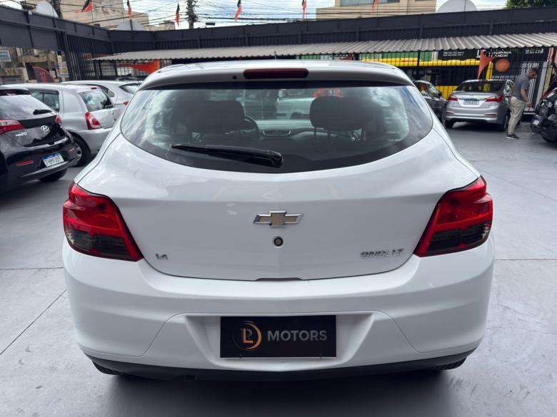 GM - Chevrolet - ONIX 1.4 LT 