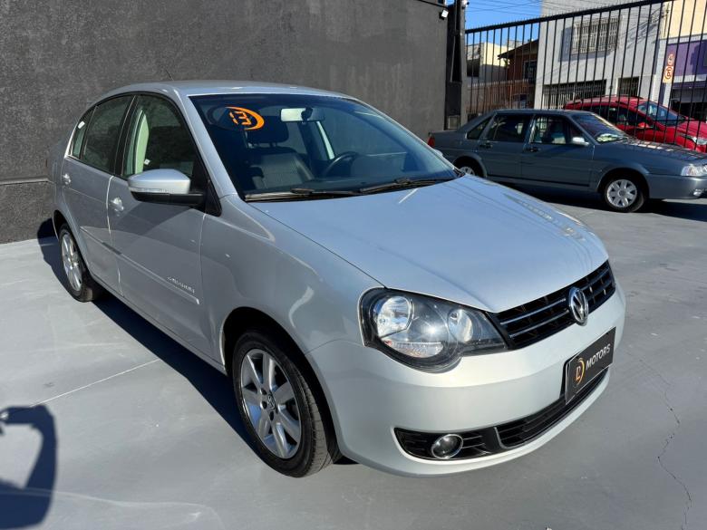 VW - VolksWagen - POLO SEDAN 2.0