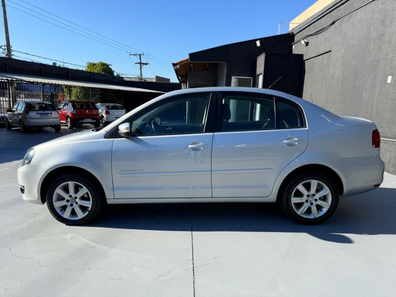 VW - VolksWagen - POLO SEDAN 2.0