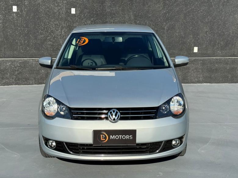VW - VolksWagen - POLO SEDAN 2.0