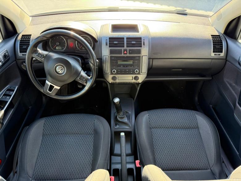 VW - VolksWagen - POLO SEDAN 2.0