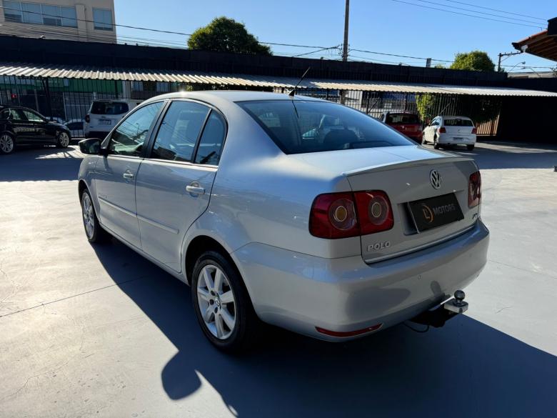 VW - VolksWagen - POLO SEDAN 2.0