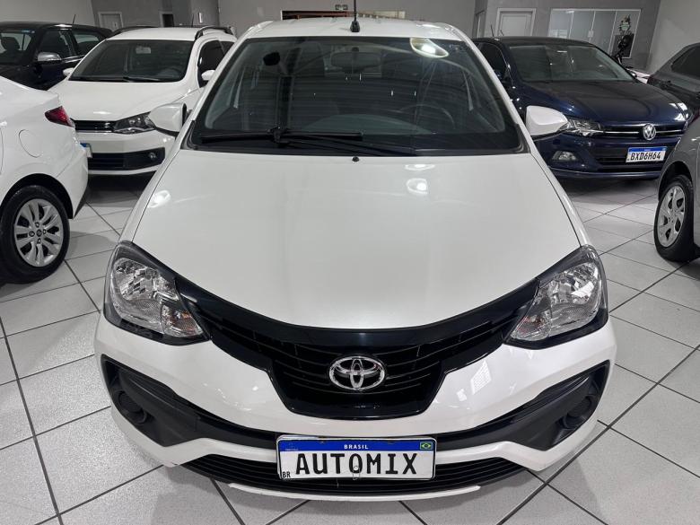 ETIOS HATCH 1.5