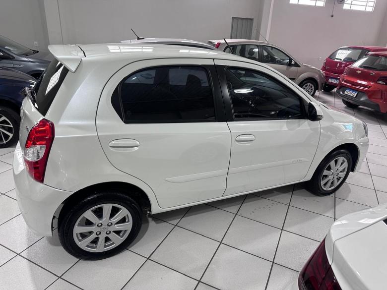 Toyota - ETIOS HATCH 1.5 X PLUS AUT.