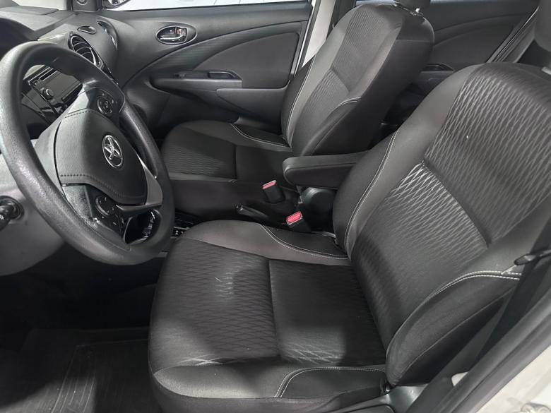 Toyota - ETIOS HATCH 1.5 X PLUS AUT.