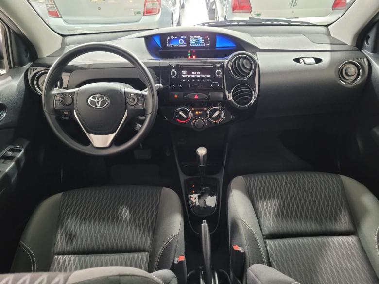 Toyota - ETIOS HATCH XS 1.5 AT